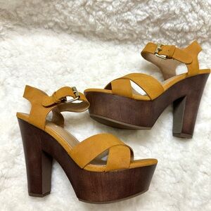 New Women’s platform/ size 6